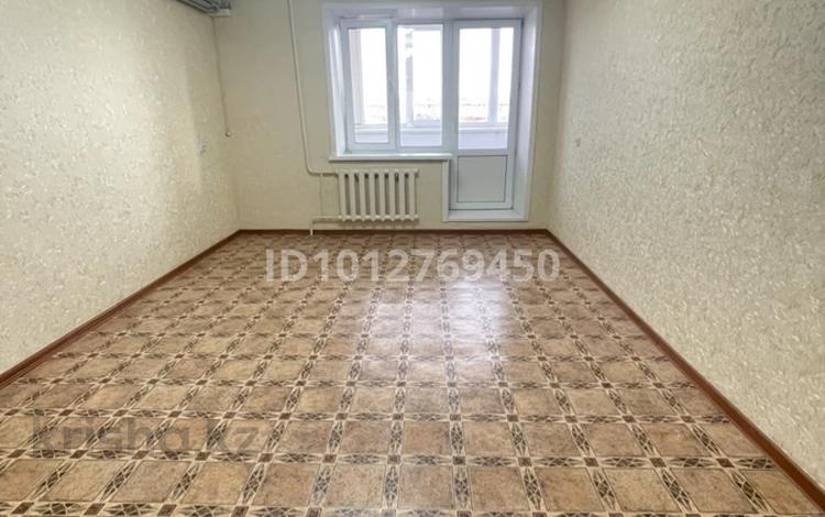 3-бөлмелі пәтер · 68 м² · 4/5 қабат, мкр 4 15, бағасы: 26 млн ₸ в Уральске — фото 2