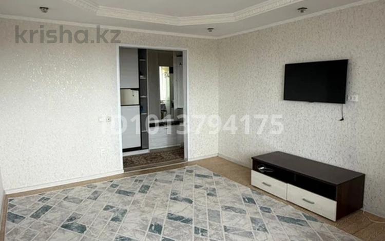 3-бөлмелі пәтер · 64 м² · 5/9 қабат, Строитель ш/а. 19, бағасы: 22 млн ₸ в Уральске, мкр Строитель — фото 2
