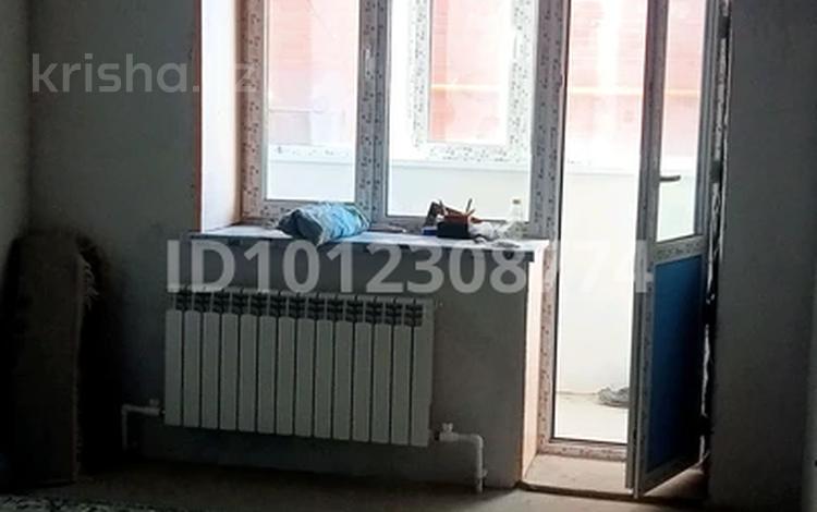 2-бөлмелі пәтер · 61 м² · 1/5 қабат, мкр. Алтын орда 17г, бағасы: 22.5 млн ₸ в Актобе — фото 2