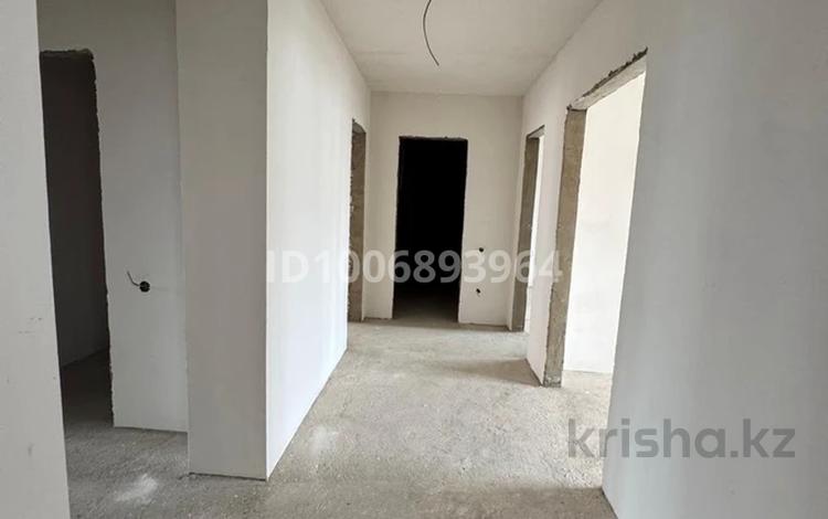 4-бөлмелі пәтер · 110 м² · 4/5 қабат, мкр. Алтын орда 11а/1, бағасы: 37.9 млн 〒 в Актобе — фото 2