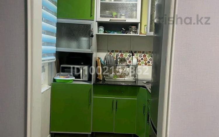 3-бөлмелі пәтер · 60 м² · 4/5 қабат, 11-й микрорайон, 11-шағынаудан 192б, бағасы: 22 млн ₸ в Шымкенте, Енбекшинский р-н — фото 2