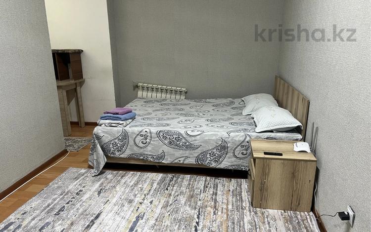 1-бөлмелі пәтер · 18 м² · 1/9 қабат, мкр Аксай-1А 27А — Толе би - Момышулы, бағасы: 2 000 ₸ в Алматы, Ауэзовский р-н — фото 2