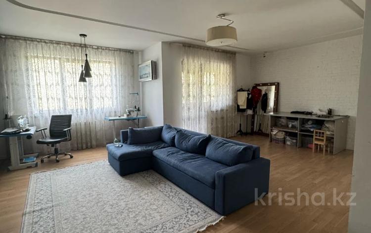 5-комнатная квартира · 196 м² · 4/6 этаж, Сагадат Нурмагамбетова 138/2 — ПРОСТОРНАЯ СВЕТЛАЯ КВАРТИРА ДОМ ВО ДВОРАХ, ЛУЧШЕЕ ПРЕДЛОЖЕНИЕ ! за 180 млн ₸ в Алматы, Медеуский р-н — фото 12
