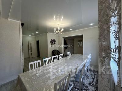 Отдельный дом · 4 комнаты · 110 м² · 4 сот., Скоробогатова 43/1 — Район 7 школы за 35 млн 〒 в Уральске