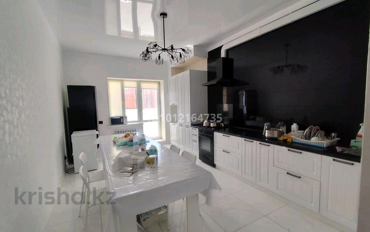 2-бөлмелі пәтер · 79 м² · 4/5 қабат, Мкр. Алтын орда, бағасы: 28 млн ₸ в Актобе, мкр Авиатор — фото 6