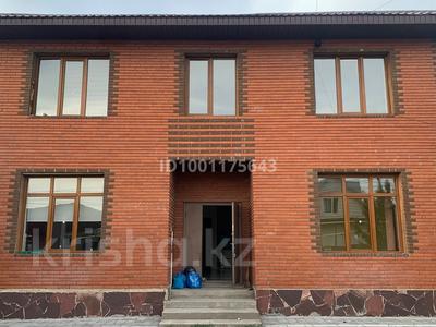 Аренда домов или дач в Алматинской обл.: Отдельный дом · 6 комнат · 200 м² · помесячно, Әйтеке би 9 — Шығыс-2, рядом с школой 13 за 500 000 〒 Отдельный дом · 6 комнат · 200 м² · помесячно, Әйтеке би 9 — Шығыс-2, рядом с школой 13 за 500 000 〒 в Туздыбастау (Калинино)