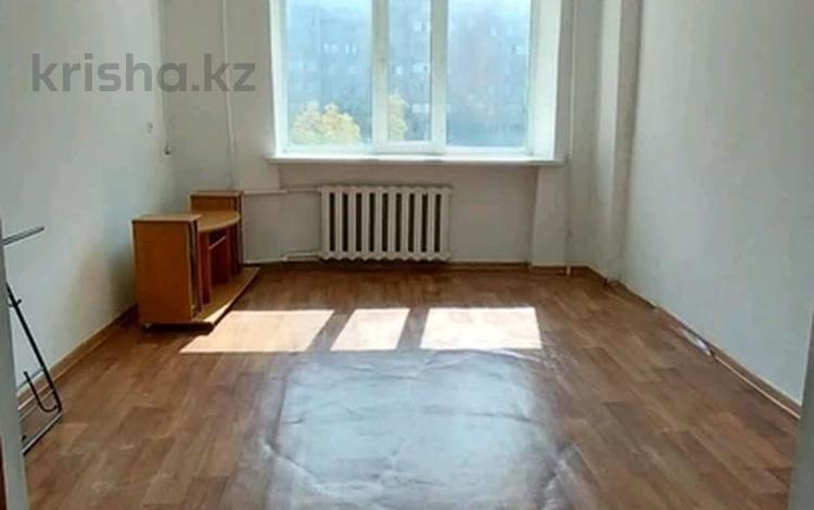 2-комнатная квартира, 60 м², 4/5 этаж помесячно, мкр 12 — 12мкр за 150 000 〒 в Актобе, мкр 12 — фото 2