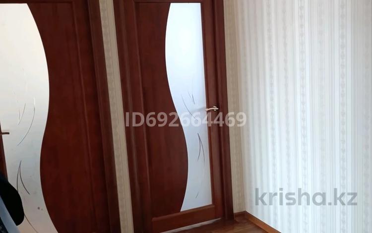 4-бөлмелі пәтер · 80 м², Водник1 50д19кв 19кв 50д — Водник1, бағасы: 32 млн ₸ в Боралдае (Бурундай), мкр Водник-1 — фото 2