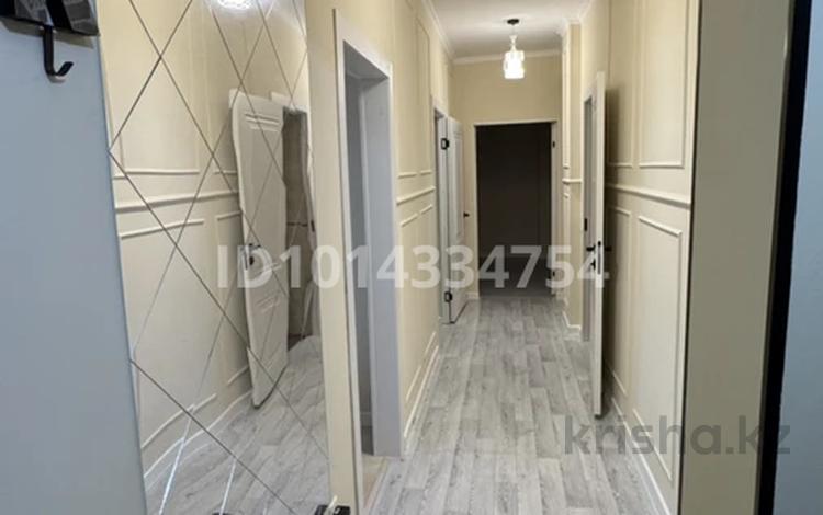 3-комнатная квартира · 70 м² · 9/10 этаж, мкр Мамыр-3 17/1 за ~ 57 млн ₸ в Алматы, Ауэзовский р-н — фото 2