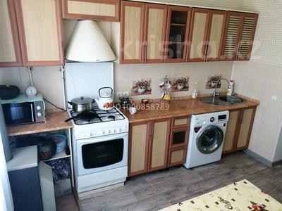 Продажа квартир в Актюбинской обл.: 3-комнатная квартира · 64 м² · 2/2 этаж, Кузнечные ряды 18 — Пересечение улицы Кобызева и Жанкожа батыра в проулке за 17.5 млн 〒 3-комнатная квартира · 64 м² · 2/2 этаж, Кузнечные ряды 18 — Пересечение улицы Кобызева и Жанкожа батыра в проулке за 17.5 млн 〒 в Актобе, мкр. Курмыш