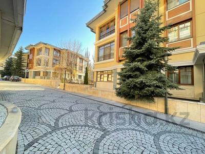 4-бөлмелі пәтер · 226 м² · 2/3 қабат, Керей-Жәнібек хандар 276/15, бағасы: 400 млн ₸ в Алматы, Медеуский р-н