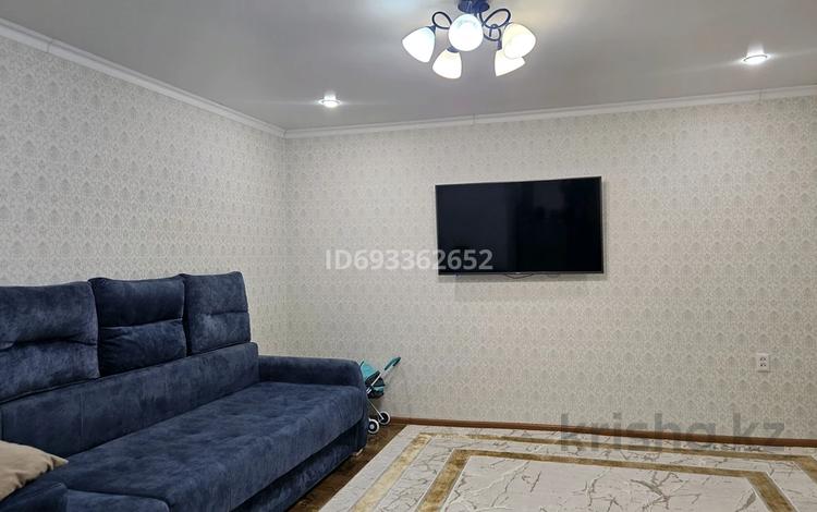 3-комнатная квартира · 69 м² · 1/10 этаж, мкр Юго-Восток, Мкр Юго-Восток, мкр Степной 4 12 — Степной-4 12 за 36 млн ₸ в Караганде, Казыбек би р-н — фото 2