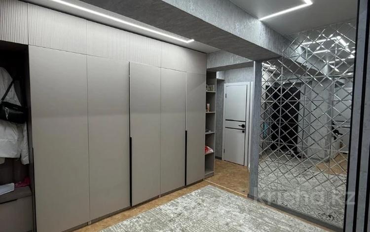 3-комнатная квартира · 90.9 м² · 8/9 этаж, Аль-фараби 36 за 38.5 млн 〒 в Усть-Каменогорске — фото 2