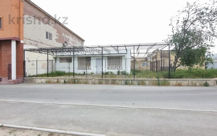 Свободное назначение, магазины и бутики, салоны красоты, медцентры и аптеки, образование, конференц-залы, кабинеты и рабочие места · 144 м² за 360 000 〒 в Актау, 8-й мкр — фото 2
