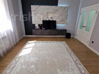 2-комнатная квартира, 77 м², 3/10 этаж, мкр. Алтын орда, мустафа шокай 1г за 32.5 млн 〒 в Актобе, мкр. Алтын орда