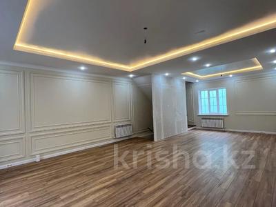 Отдельный дом · 5 комнат · 312 м² · 5.7 сот., мкр 5, Ж.Тлепбергенова 62 за 81.6 млн 〒 в Актобе