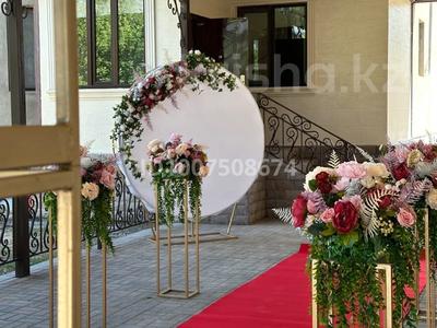 Дом · 8 комнат · 200 м², Комратова 21 — Район озера за 110 000 〒 в Таразе