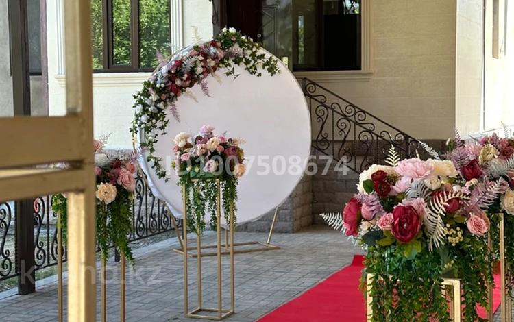 Дом · 8 комнат · 200 м², Комратова 21 — Район озера за 110 000 〒 в Таразе — фото 2