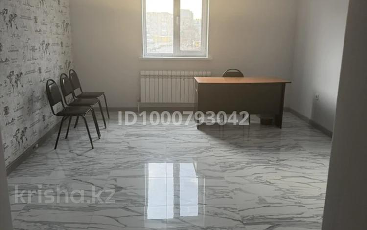 Офисы · 30.15 м² за 165 000 〒 в Актобе, мкр 11 — фото 13