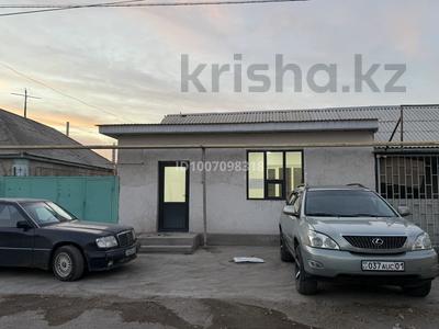 Жеке үй · 8 бөлме · 200 м², Туйебекова 57/1 — Базар, школа Абая, Алтынсарина, вокзал, садик, поликлиника., бағасы: 55 млн ₸ в Шу