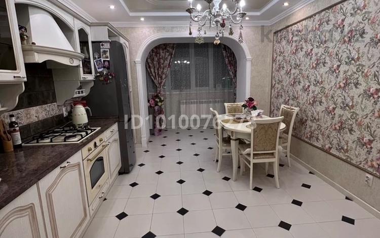 3-комнатная квартира · 110.4 м² · 3/5 этаж, мкр Астана 5/1 за 45.5 млн 〒 в Уральске — фото 8