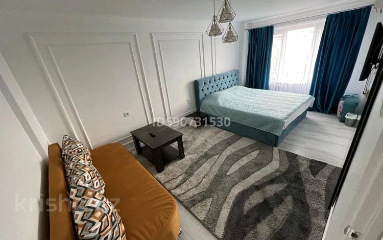 1-комнатная квартира · 45 м² · 3/5 этаж, Сатпаев 32 35 за 15 000 ₸ в Атырау — фото 2