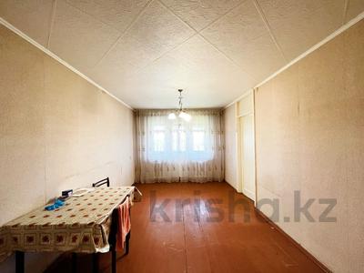 3-комнатная квартира, 57 м², 5/5 этаж, абая за 8.5 млн 〒 в Темиртау
