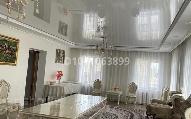 Отдельный дом · 6 комнат · 400 м² · 10 сот., мкр Кунгей , Карибжанова 90 за 77 млн ₸ в Караганде, Казыбек би р-н — фото 2