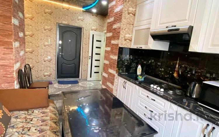 1-бөлмелі пәтер · 45 м² · 5/9 қабат, Ауезова 18, бағасы: 17 000 ₸ в Алматы, Алмалинский р-н — фото 2
