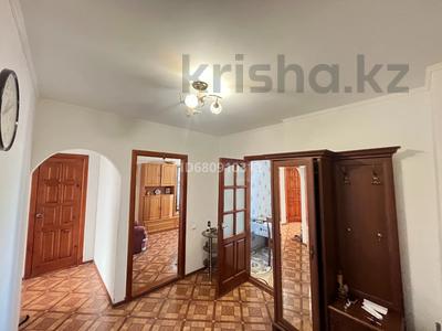 2-комнатная квартира · 54 м² · 3/5 этаж, мкр 8, Братьев Жубановых 295 — Марата Оспанова за 17.5 млн 〒 в Актобе