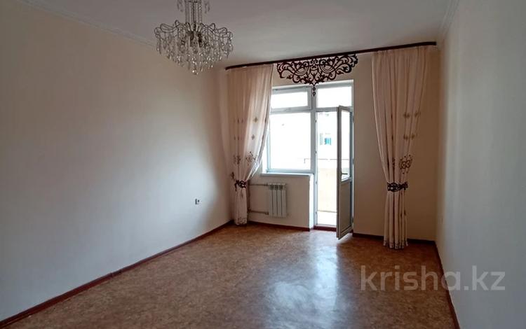 2-комнатная квартира, 57 м², 4/5 этаж помесячно, 13 мкр 20 за 70 000 〒 в Таразе — фото 2