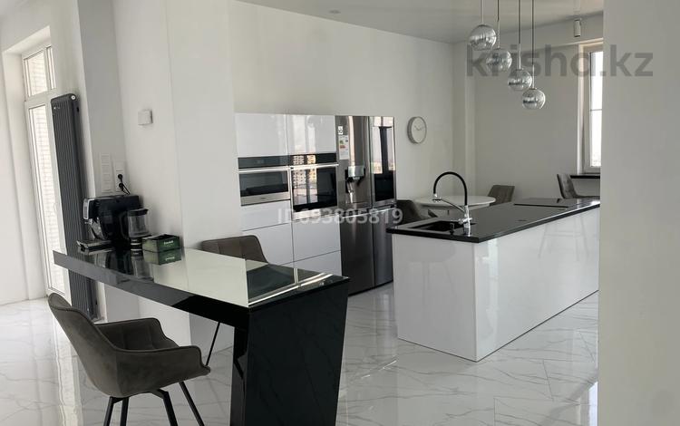 3-комнатная квартира, 140 м², 13/14 этаж, Навои 58