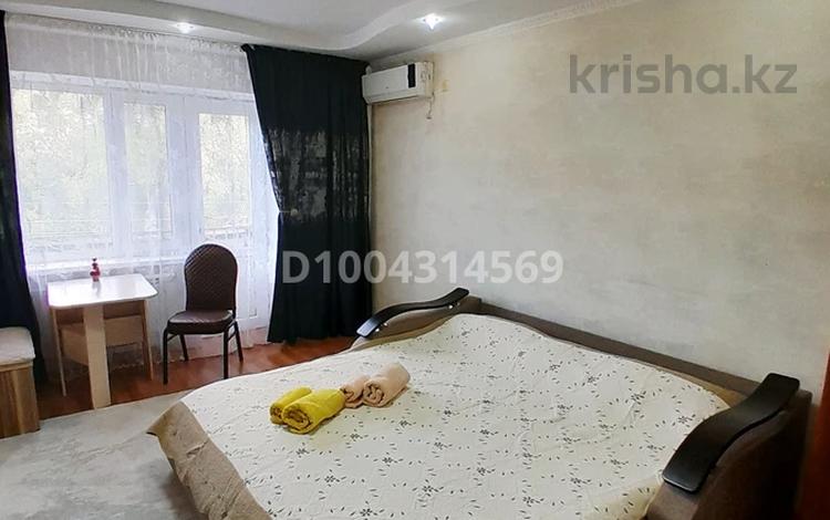 1-комнатная квартира · 36 м² · 3/3 этаж, мкр Центральный, Гурьевская 5 за 10 000 ₸ в Атырау — фото 12