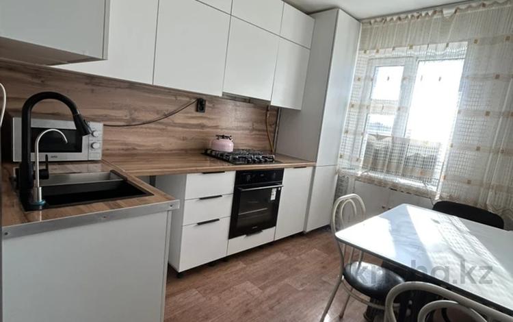 4-бөлмелі пәтер · 78.5 м² · 9/9 қабат, Строитель ш/а. 33, бағасы: ~ 20 млн ₸ в Уральске, мкр Строитель — фото 2