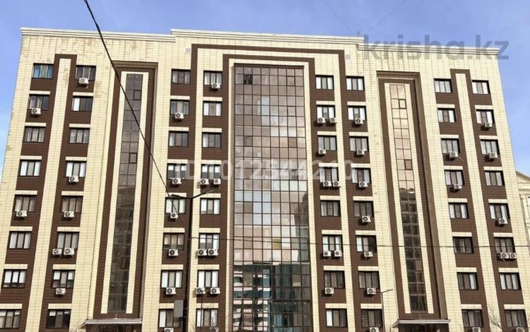 3-бөлмелі пәтер · 100 м² · 2/8 қабат, мкр Нурсая-3, Абулхаир хана 70, бағасы: 55 млн ₸ в Атырау — фото 2