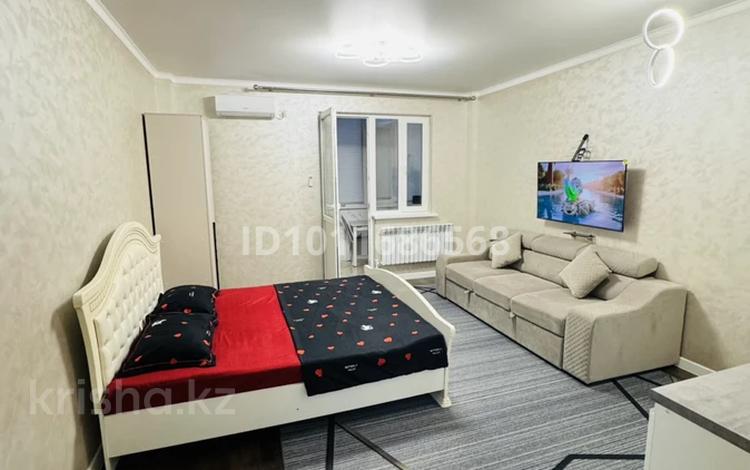 1-комнатная квартира · 45 м² · 1/4 этаж, ул. Сундуткали Ескалиева 149 за 15 000 ₸ в Уральске, мкр Школьник — фото 7