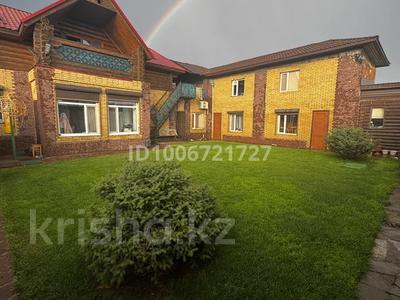 Часть дома · 5 комнат · 240 м² · 8 сот., Молдагулова 7\1 за 78 млн ₸ в Жезказгане