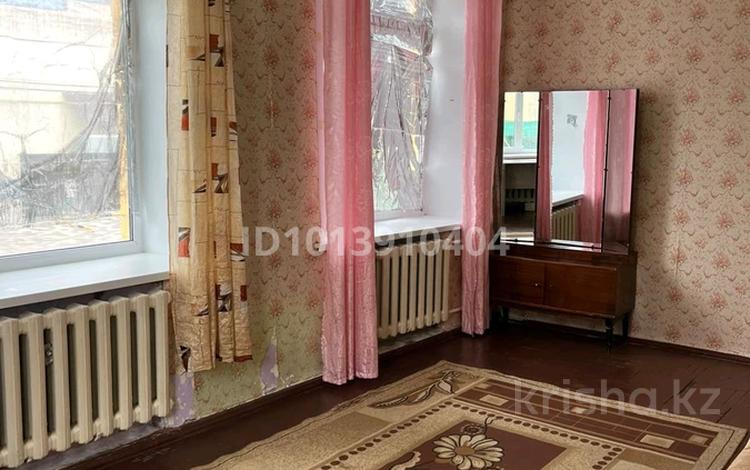 1-комнатная квартира · 40 м² · 1/3 этаж, Назарбаева Пугачева за 90 000 ₸ в Уральске — фото 2