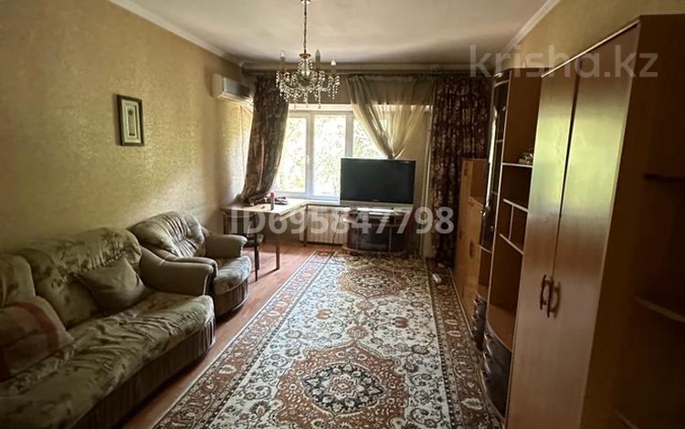 3-комнатная квартира, 70 м², 1/5 этаж, Райымбека 373