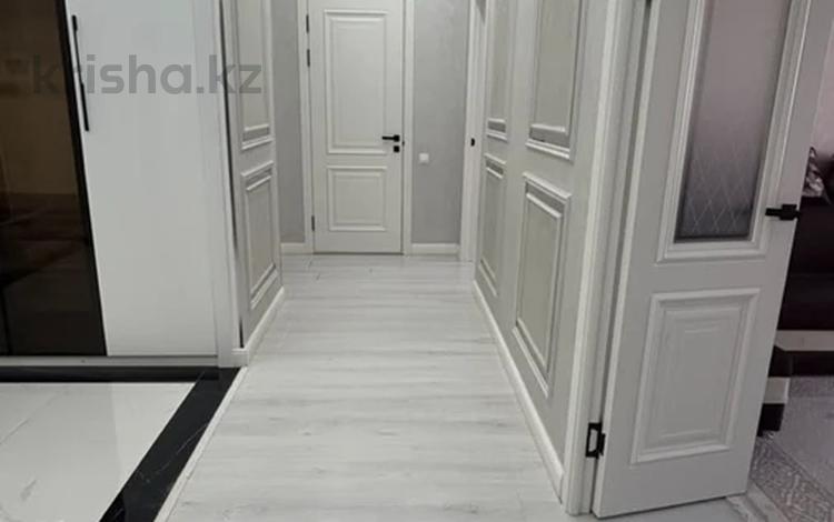 3-комнатная квартира · 100 м² · 8 этаж, Сырым батыра 99/3 за 300 000 ₸ в Шымкенте, Абайский р-н — фото 2