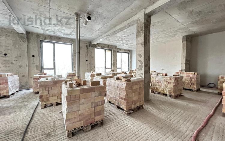 5-комнатная квартира · 260 м² · 3/3 этаж, Достык 300 за 700 млн ₸ в Алматы, Медеуский р-н — фото 2