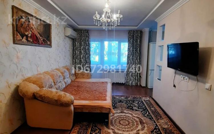 1-комнатная квартира, 35 м², 3/5 этаж посуточно, Сатпаева 28 за 8 000 〒 в Атырау — фото 8