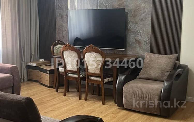 3-комнатная квартира · 82 м² · 3/9 этаж, Е15 3 — пересечение улицы Айтматова и Сыганак за 46 млн ₸ в Астане, Нура р-н — фото 2