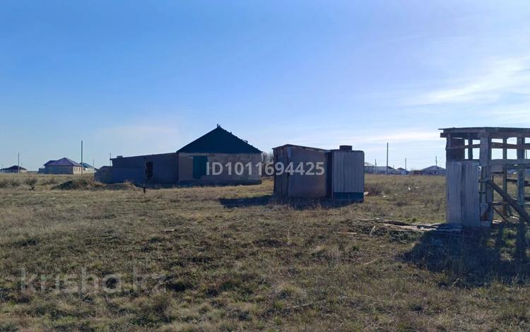 Саяжай · 3 бөлме · 90 м² · 10 сот., Дача Қоянды «Ақмоламелиорация» — 10 соток. Қоянды жақтағы дача. Ақмоламелиорация. Үстінде 3 бөлмелі үй тұр., бағасы: 9 млн ₸ в Астане, р-н Байконур — фото 2