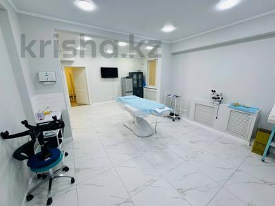 Еркін, кеңселер, дүкендер мен бутиктер, қоймалар, қоғамдық тамақтану орны, сұлулық салондары, монша, қонақ үй және демалыс орындары, медорталықтар мен дәріханалар, білім орталықтары, ойын-сауық · 150.5 м², бағасы: ~ 125 млн 〒 в Астане, Алматы р-н