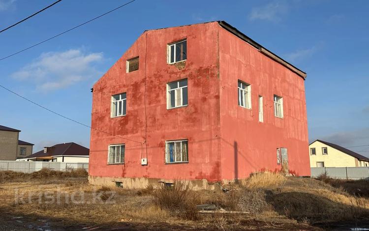 Отдельный дом · 8 комнат · 653.4 м² · 9 сот., мкр Кунгей , Мкр.Кунгей, Жусупбек Алтайбаева 47 за 35 млн 〒 в Караганде, Казыбек би р-н — фото 3