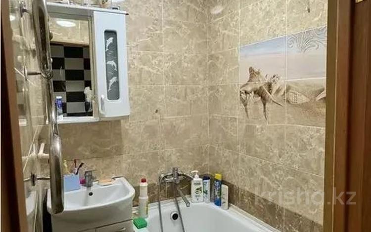 3-комнатная квартира · 62 м² · 2/5 этаж, Майкудук, 16й микрорайон 5 за 14 млн ₸ в Караганде, Алихана Бокейханова р-н — фото 2