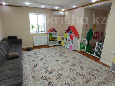 Отдельный дом · 9 комнат · 600 м², Ул.Орынбасарова — Ул.Басыгариева за 1.5 млн 〒 в Атырау