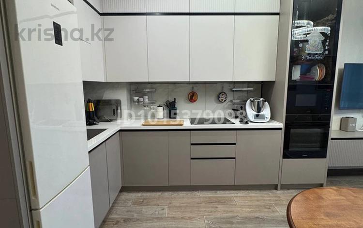 3-комнатная квартира · 75 м², Казыбек Би 9/1 за 450 000 ₸ в Астане, Нура р-н — фото 2
