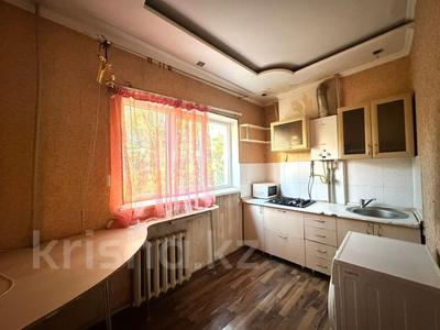 1-комнатная квартира, 40 м², 2/5 этаж помесячно, улица Жандосова 66 — улица Адырбекова за 100 000 〒 в Шымкенте